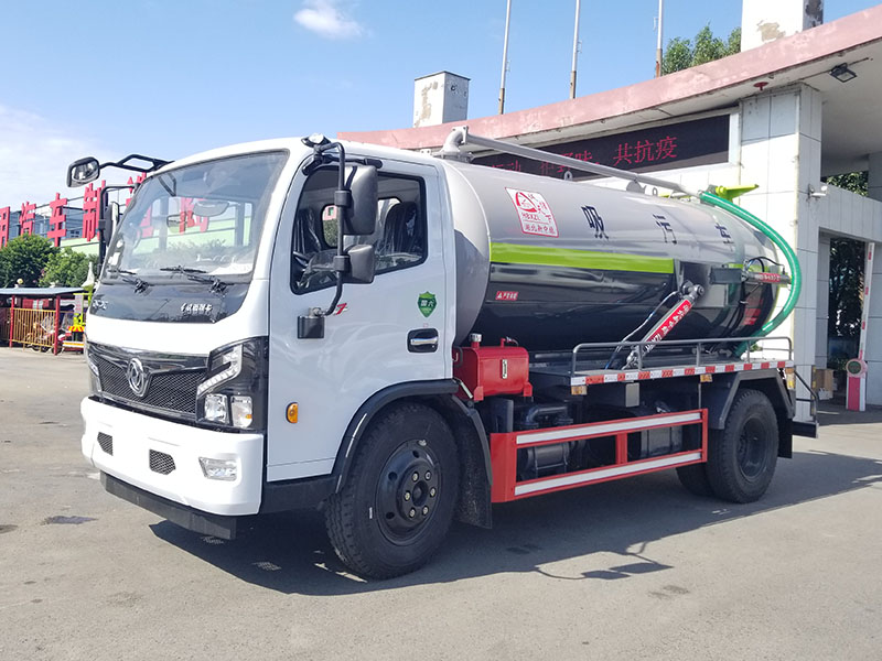 東風(fēng)D7  7方  吸污車