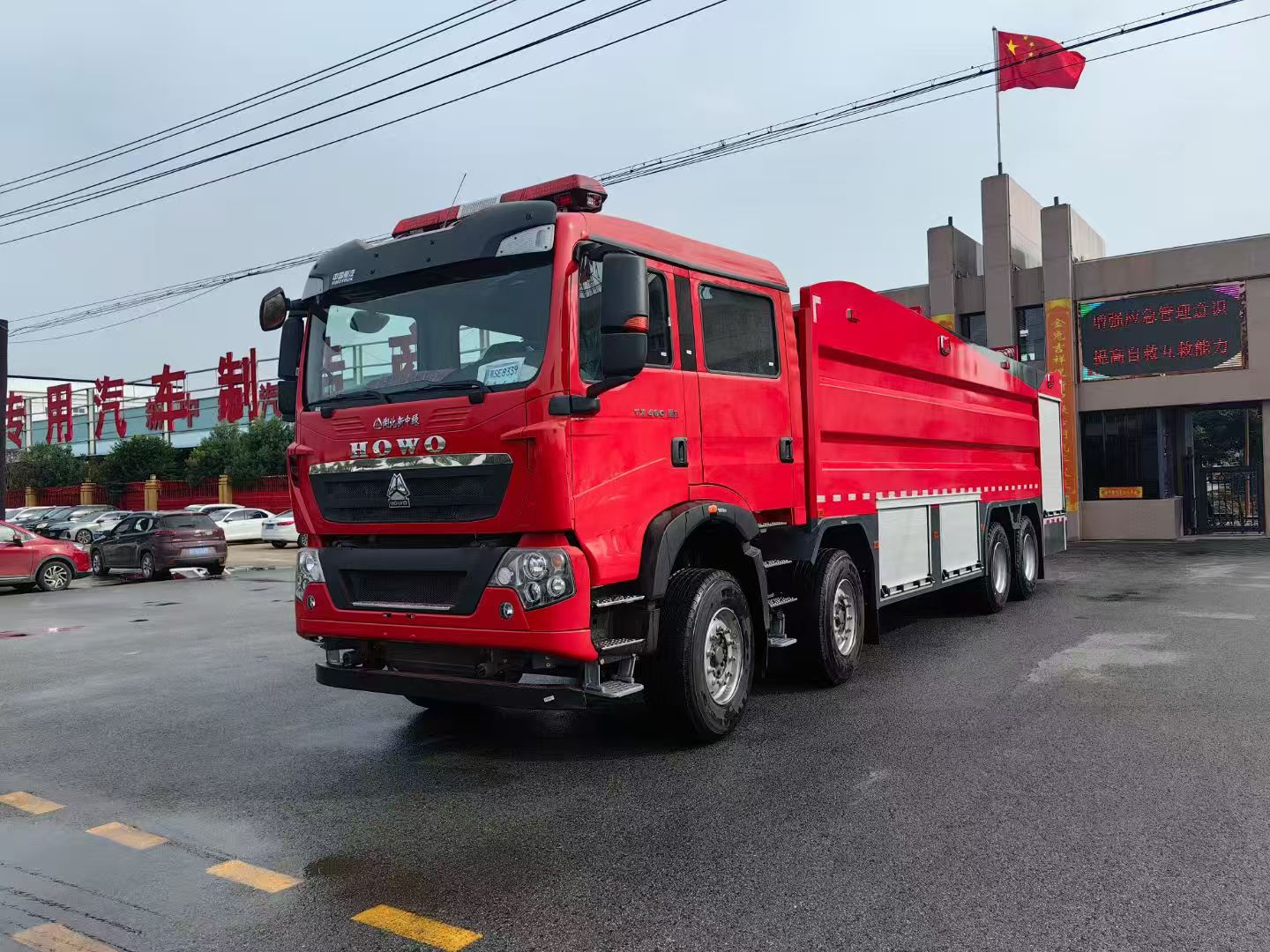 重汽豪沃25噸水罐消防車(chē)