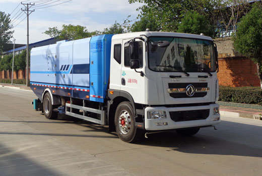 東風(fēng)D9  純電動(dòng)吸塵車(chē)